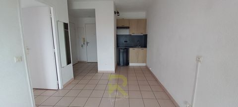 A 30m2 one-bedroom apartment with terrace located in a senior residence in the city center of Beziers consists of a living room with a kitchen area, a bedroom, a bathroom, and a separate toilet and a terrace, reversible air conditioning , double glaz...