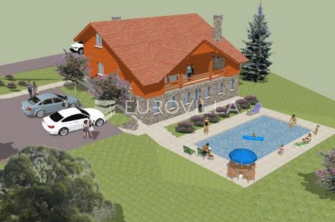 A building plot with a holiday home represents an ideal opportunity to create a perfect retreat in a peaceful environment, right next to the magical Plitvice Lakes National Park. The location in the municipality of Rakovica, in the idyllic town of Oš...