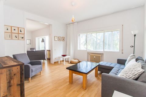 Welcome to your peaceful retreat, flooded with natural light from its 100% exterior orientation. This spacious 300m² apartment, located on the first floor with a convenient elevator, offers a comfortable blend of ample space and coziness. As you step...