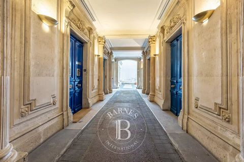 Barnes is listing this property in a prime location near Parc Monceau. This apartment is on the 1st floor of a magnificent Haussmann-style building. Lift access. Surface area of 42m² (452 sq ft) under the Carrez Law. Laid out as follows: bright livin...