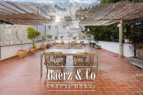 In the heart of Vila de Gracia we find this cozy and functional main house, very bright and sunny, with 127m of housing plus a fantastic 120m terrace. This terrace encourages us to enjoy it during the day in the sun to relax, read or do activities, i...