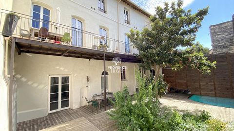 Provence Home, the Luberon real estate agency, is offering for sell a private mansion with garden and small pool within walking distance of the historic centre of Avignon. The 18th-century building has a total surface area of 400 sqm spread over 3 fl...