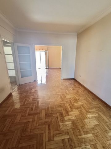 Athens, Plateia Viktorias, Apartment For Sale, 85 sq.m., Property Status: Very Good, Floor: 5th, 1 Level(s), 2 Bedrooms 1 Kitchen(s), 1 Bathroom(s), Heating: Central - Petrol, View: Good, Building Year: 1955, Energy Certificate: Under publication, Fl...