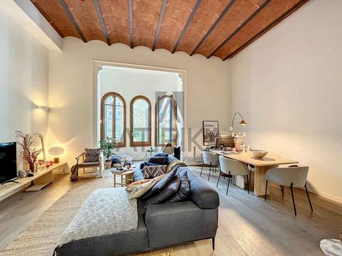 In the heart of the Quadrat d'Or, you will find this luxurious apartment in a completely renovated building with an elevator. Its high ceilings and Catalan vault give a sense of spaciousness and brightness. The property is located in a quiet area awa...