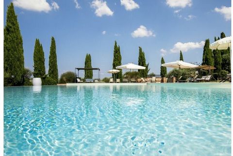 Stunning villa with private garden and pool, located in Val d'Orcia, just half an hour drive from Pienza.