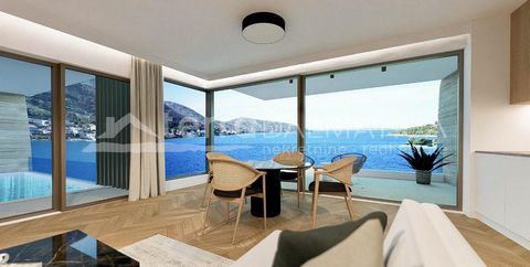 À Grebastica, un appartement de luxe en bord de mer est à vendre. Si vous recherchez la combinaison parfaite de luxe, de confort et d’une vue incroyable sur la mer, nous avons l’offre idéale pour vous ! À seulement 20 mètres de la côte, au cœur d’une...