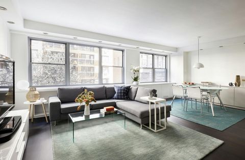 Welcome to the epitome of urban luxury living at the Parker Gramercy in Flatiron, where two distinct worlds of comfort and convenience merge seamlessly. This sprawling true three-bedroom, two-bathroom home offers a harmonious blend of contemporary de...