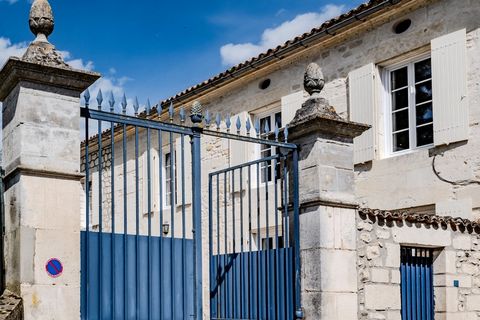 Dpt Charente (16), à vendre proche de COGNAC maison P9 de 240 m² - Terrain de 1 198,00 m²