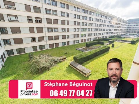 Stéphane Béguinot vous propose en exclusivité cet appartement de 135m2 situé dans une résidence sécurisée construite en 1974 en étage 3/6 avec ascenseur. L'appartement lumineux en cours de rafraichissement offre de beaux volumes. Il comprend : 1 gran...