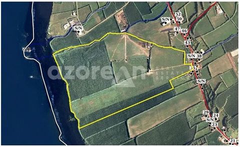 Land located in a point of the island of unparalleled beauty. It allows a beautiful view of the sea and sunset, in a quiet area and close to the natural pools of Termas da Ferraria and the lighthouse of Ginetes. Land located at a point of the island ...