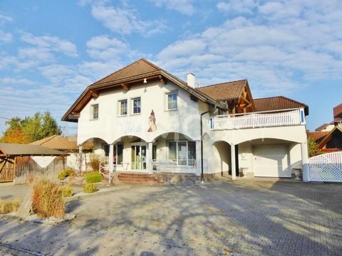 Living and working under one roof! Close to nature and good infrastructure - in a few minutes in Wels. This extremely solidly built and well-maintained space miracle, with commercial space on the ground floor, is located directly on the outskirts of ...