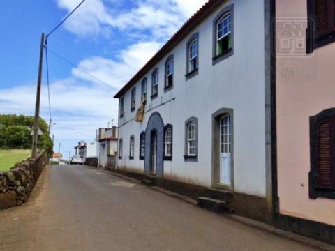 3 bedroom flat, located on the 1st floor of a building located in Casa da Ribeiro, in Praia da Vitória (Santa Cruz), Terceira Island, Azores. Property available for sale upon submission of proposal. DEADLINE FOR SUBMISSION OF PROPOSALS: until March 2...