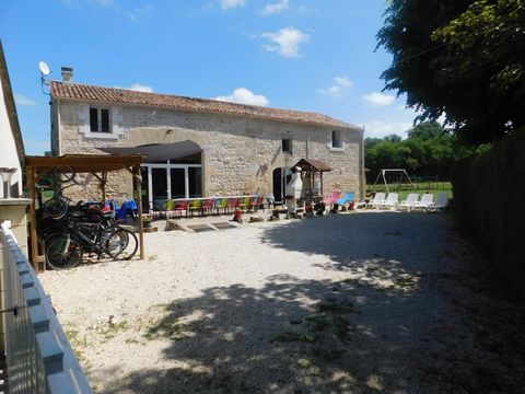Dpt Charente Maritime (17), à vendre SAINT QUANTIN DE RANCANNE maison P8 de 210 m² - 7 chambres avec chacune sa salle d'eau Terrain de 3 208,00 m²