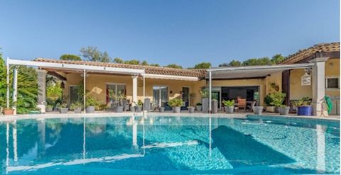 Popular lively village 15 minutes from Cannes and the coast come and discover this lovely family villa. Built on a plot of 2250 m2 decorated with swimming pool, in a quiet environment in the town of Valbonne, this villa has a living area of 220 m2. T...