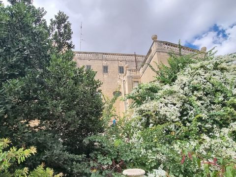 An outstanding 400 year old Palazzo located in the highly prestigious village of Lija situated in the center of the island close to all amenities and much sought after for some of the most distinguished properties in Malta. This imposing double front...
