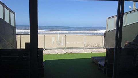 FRENTE À PRAIA EM ESPINHO Moradia com dois pisos frente à praia, em Espinho. Trata-se de um projecto de venda chave na mão, e que consiste na conversão de um imóvel, actualmente com uso comercial, em habitação unifamiliar. Ao nivel do rés-do-chão, co...