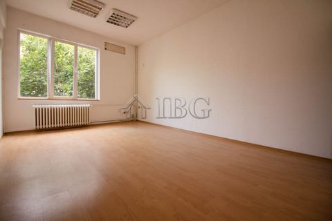 . 57 sq.m. office FOR RENT in the TOPcenter of Ruse city IBG Real Estates offers for rent a premise on the 4-th floor in office building with in the top center, on the main street of Ruse city. The office is with total area of 57 sq.m. and it consist...
