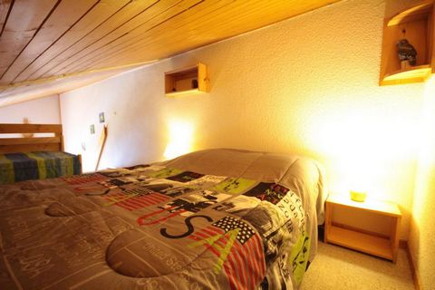 The small residence Arvire is situated at the bottom part of Les Saisies resort. It is located in a quiet area, 200 m from the ski slopes and shops. The village center is 500 m from the building. The shuttle stop is 50 m from the residence. Surface a...