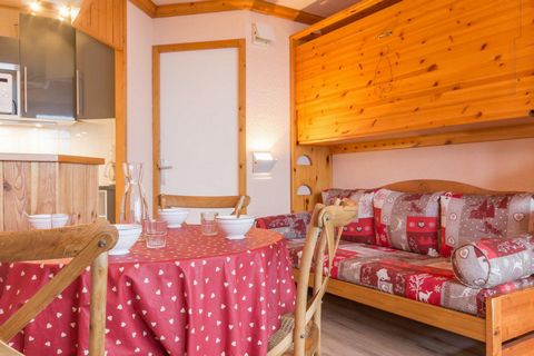 The residence Aime 2000 Chamois is located in Plagne Aime 2000 resort. Residence composed of 19 floors, with lift, it offers you a direct access to the ski slopes and to the shops. Surface area : about 26 m². Orientation : North. View mountain (Mont-...