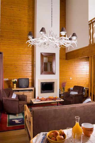 Chalet du Diva, overlooking the valley and the National Park of Mercantour, are 4 superb traditional chalets made of wood and stone are south/south west facing and ideally situated next to the 4-star Hotel Marano , only 100 m from the pistes and 1km ...