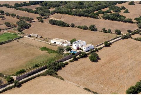 Farm located on the South coast of Citadel, a short distance from the beaches of the South. The property consists of a main house of two bodies, connected by a porch and with independent access, and several buildings for livestock use. There are a to...
