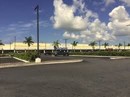 Seahorse Plaza also known as Lucayan Shopping plaza located in a prime location.