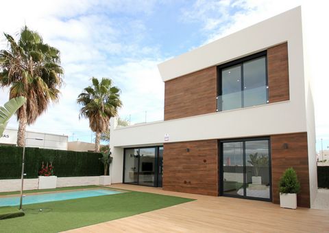 Villas Ortigues is a charming residential development next to the typical Spanish town of Benijofar. the property with its own pool and landscaped garden compose this unique home in the heart of the Costa Blanca. Benijofar is just 10 minutes drive fr...