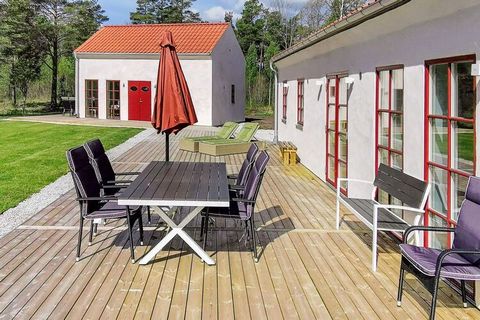 Obudź się przy śpiewie ptaków w nowo wybudowanym domu w Katthammarsvik na pięknej Gotlandii, w otoczeniu fantastycznej i kojącej przyrody! Oto zakwaterowanie dla tych, którzy chcą wygodnie mieszkać w ładnych domach i odosobnionym otoczeniu, blisko ką...