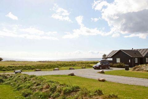 Mit Meerblick zu Dänemarks schönster Südküste und Aussicht zu sowohl Sonnenauf- als auch Sonnenuntergang vom Inneren finden Sie auf der Insel Lolland dieses geräumige Ferienhaus. Es bietet sowohl Whirlpool als auch Sauna und hat einen offenen Küchen-...