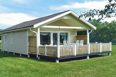 Welcome to Öland and this nice and bright cottage near the harbor and the beaches in Byxelkrok. You have only 500 meters to the water and you quickly reach the beautiful beaches on foot. The house has a large lovely terrace with outdoor furniture whe...