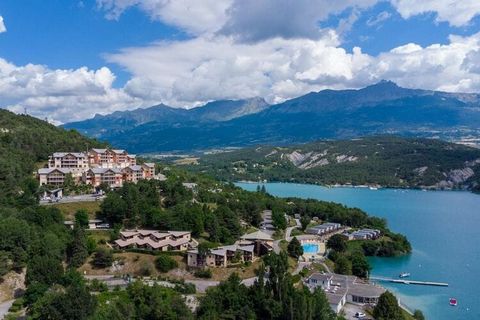 Located directly on the lake of Serre-Ponçon, this holiday complex offers you everything your heart desires. A total of 98 residential units are spread across the site, including 50 mobile homes and 48 apartments (FR-05230-0901 and FR-05230-0902). Ea...