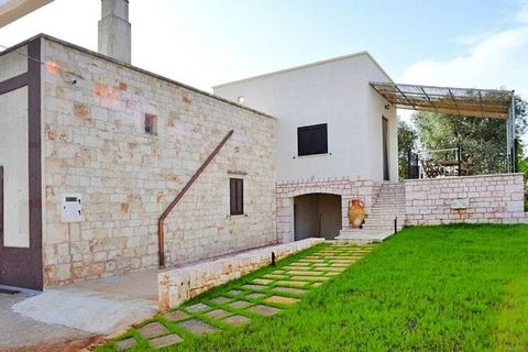 Characteristic, restored country house with original tuff stone walls in an idyllic location on the outskirts of Cisternino. The furnishings are tasteful and comfortable, and there are two covered terraces with a brick barbecue. Valle d'Itra is an ar...