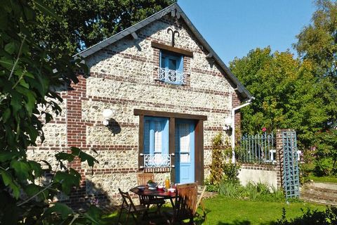 Picturesque Norman-style holiday home in a quiet location just a few minutes from the famous Étretat cliffs. On a large shared garden plot you have a private garden and terrace area with southwest orientation. Lovers of antiques and unusual junk such...