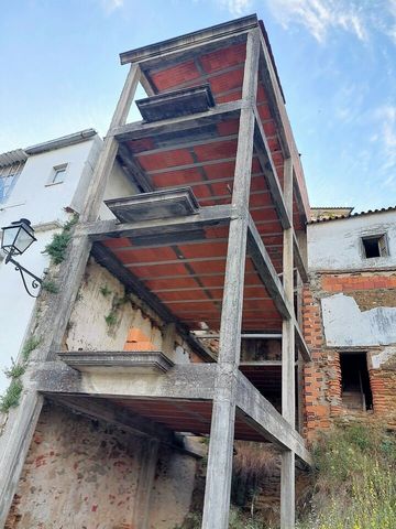 Vertical house with the beginning of construction, with a project approved in 2007 that needs to be reapproved. The project foresees the construction of 3 floors. Excellent location in the garden village of Sardoal, very quiet location with a fabulou...