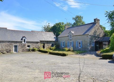 Come and discover this farmhouse with large outbuildings, located 5 minutes from Plaintel, its shops and schools, 15 minutes from Saint Brieuc, its train station and services and 25 minutes from the first beaches. It offers a habitable part on one le...