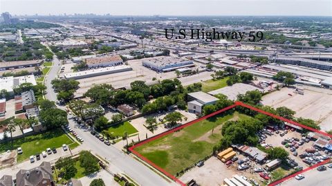 This property may be subdivided. Tenants are not under a lease. Buyer to verify all development requirements. Perfectly located near the Galleria, major highways and minutes to downtown and the medical center. Several new construction upscale town ho...