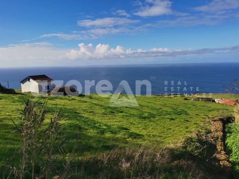 Land consisting of two parcels, one with 6920m2 facing Rua do Espigão and the other with 9500m2 facing the regional road. Possibility of developing a subdivision with privileged views of the Sea.