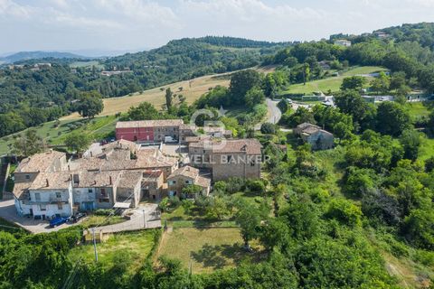 We offer for sale a wonderful Villetta su Borgo Meleto, a small fortified village 4 km from Saludecio, on the border with Montegridolfo and Mondaino. The building is located in a privileged position, with a breathtaking view of the sea and the surrou...