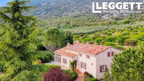 A21787EKO84 - Escape to rustic charm in this enchanting property close to the lovely Provençal village of Rustrel. Via a gateway you enter the property, where an entrance leads to a kitchen, living room with a veranda and a terrace with nice views. T...