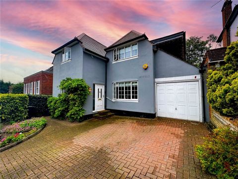Fine & Country are proud to present this fantastic and rare opportunity located in Highwood Hill, Mill Hill. This property is a four-bedroom detached character home with the option for a 5th downstairs bedroom or home study, with a large open plan ki...