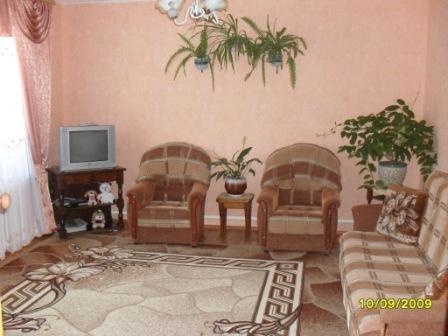 We offer to rent 2-level comfortable house with total area of ​​83 sq.m. House for rent for a day, weekends and holidays. Looking for a place to celebrate New Year? Give us a call! House well furnished, has a kitchen with all necessary appliances, th...