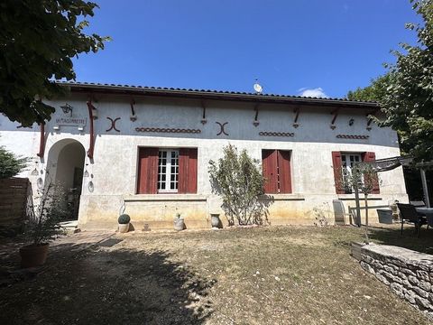 Summary Renovated old house, situated at Montguyon, the garden is 1200m2. This is a spacious house, 200m2, located in the Town, you can easily walk to the shops, schools, and market. The house is double glazed, there is electric heating and a wood bu...