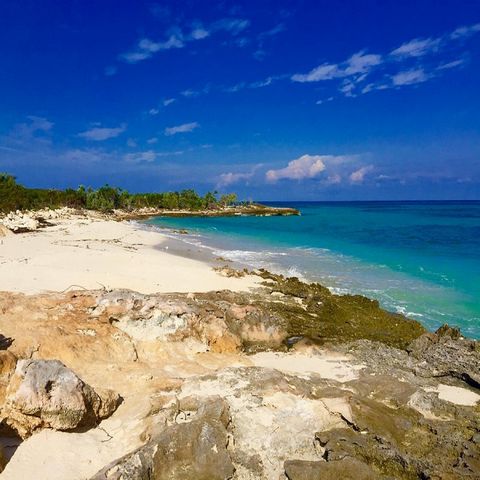 Nestled upon the captivating Acklins Island, this exceptional single family lot sprawls across approximately 40,861 square feet, offering an extraordinary canvas to craft your dream retreat. Enveloped by the island's unspoiled splendor, this parcel o...