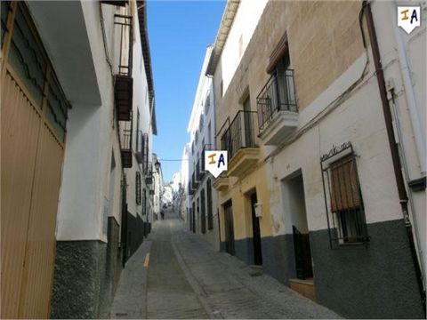 This 168m2 build partially renovated townhouse is situated in the popular city of Alcala la Real in the south of Jaen province in Andalucia, Spain. Located within the historical centre of the city you enter the property into a hallway with a ground f...