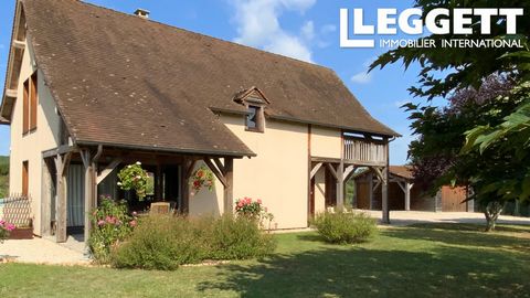 A22234TYS24 - Located just a few short kilometres from Montignac Lascaux; famed for its prehistoric cave paintings (Unesco world heritage site), this stunning and incredibly well built large family home offers all the conveniences of modern day livin...