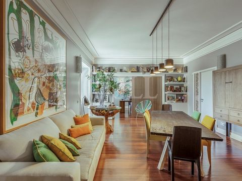 4-bedroom apartment, with 310 sqm of gross private area located in the emblematic Praça de Londres, Lisbon, in a prestigious building designed by architect Cassiano Branco. The apartment was fully renovated in 2018 and features 4 bedrooms, 3 bathroom...