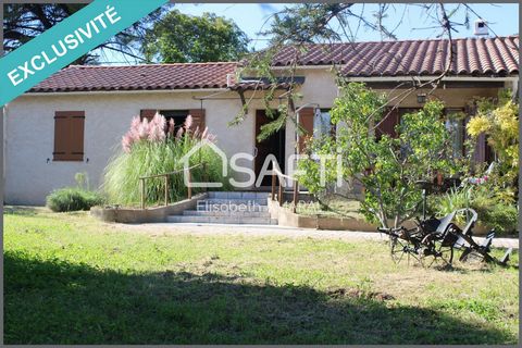 In Manosque, on a magnificent plot of more than 2200 m² with trees and fencing, proximity, nature and peace and quiet are the watchwords of this beautiful property. This beautiful single-storey 128 m² house offers a vast 33 m² living room, dining roo...