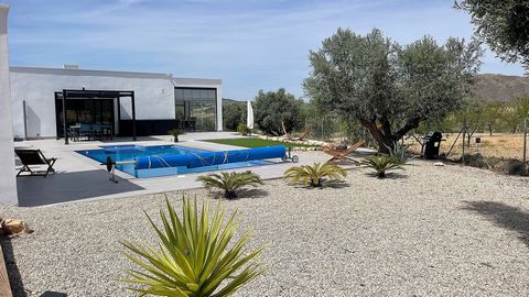 Almost new 3/4 Bed Villa with pool, double garage and storage. We are proud to offer this almost new villa in Cañada de la Leña, built in 2021.It's a large 3 bed, 2 bath house, with an extra room built, providing for a great hobby room or guest room,...