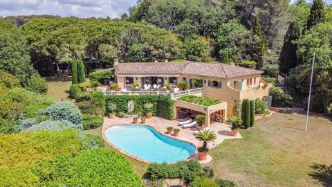 Summary Nestled in one of Mougins' most prestigious neighborhoods, this magnificent property boasts a serene ambiance and stunning views of the picturesque old village. Bathed in southern sunlight, it features spacious interiors that open onto a vast...