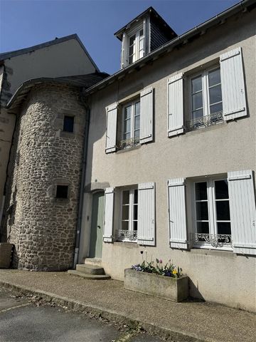 Exclusive ! Large old town house with medieval tower in a rural Commune - Bénévent l'Abbaye 